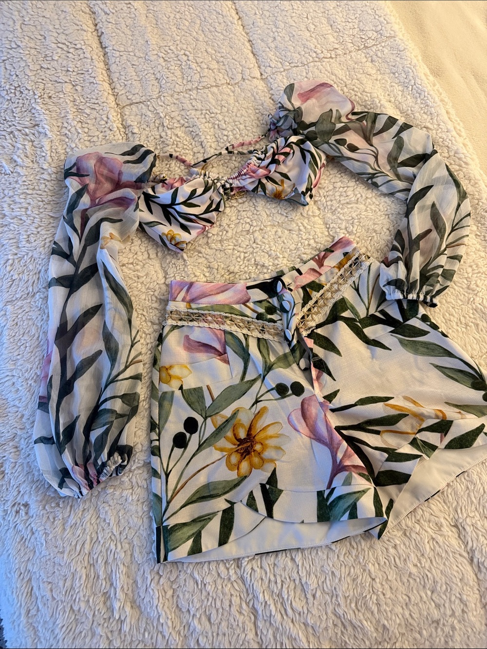 Patbo 🌻 Floral Puff-Sleeve Crop Top & High waist shorts Set